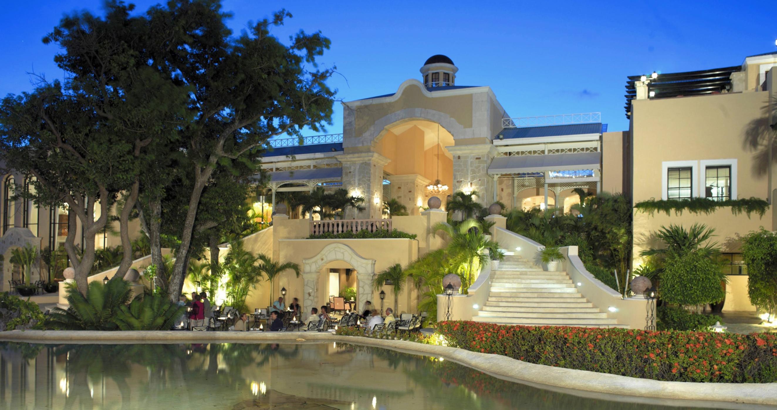 Royal Hideaway Playacar